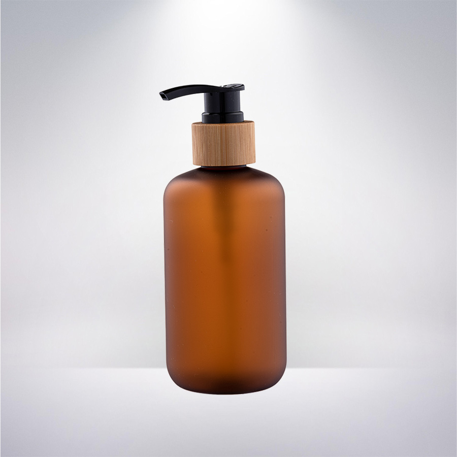 Pompa per lozione con colletto in bambù da 250 ml in PET Boston Round 24410